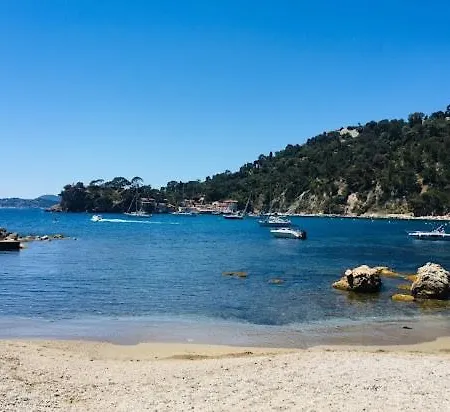 Climatise A Deux Pas De La *